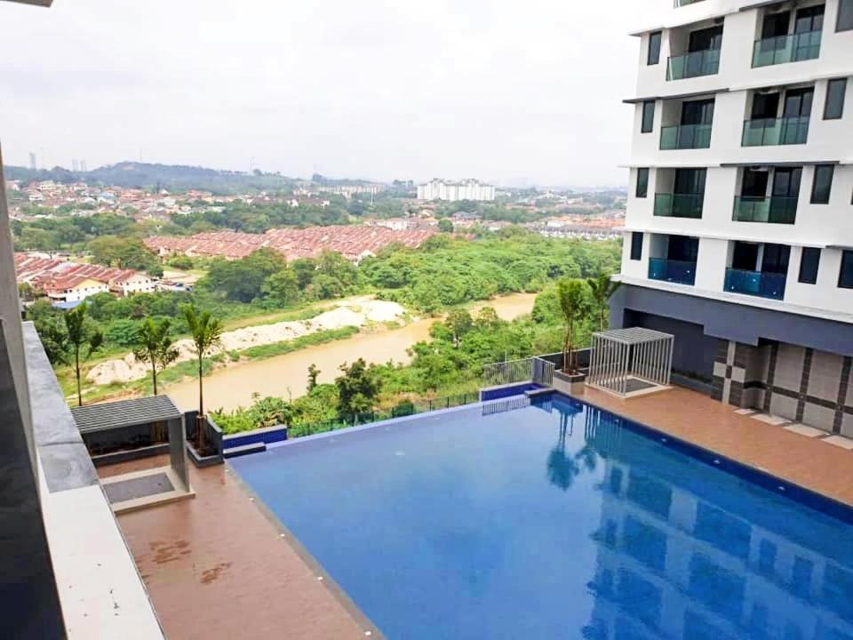 Casa Sakura Vista Bangi With Wi-fi & Netflix